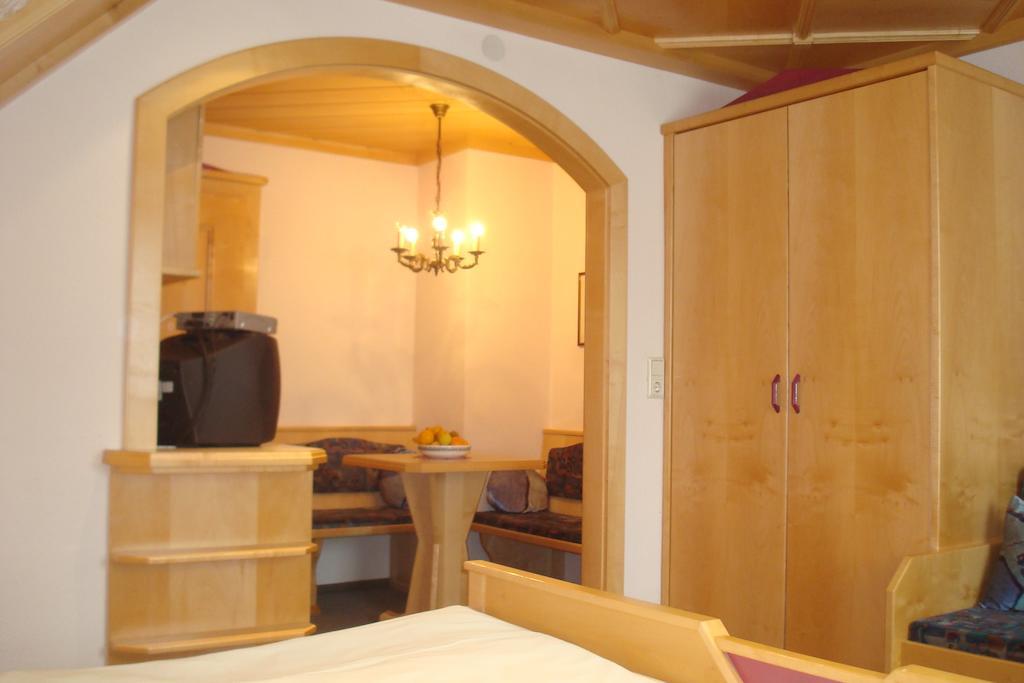 Gaestehaus Moser Ramingstein Szoba fotó